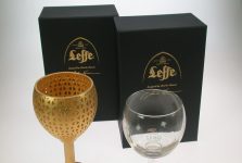 Cadeau verpakking met logo in foliedruk.